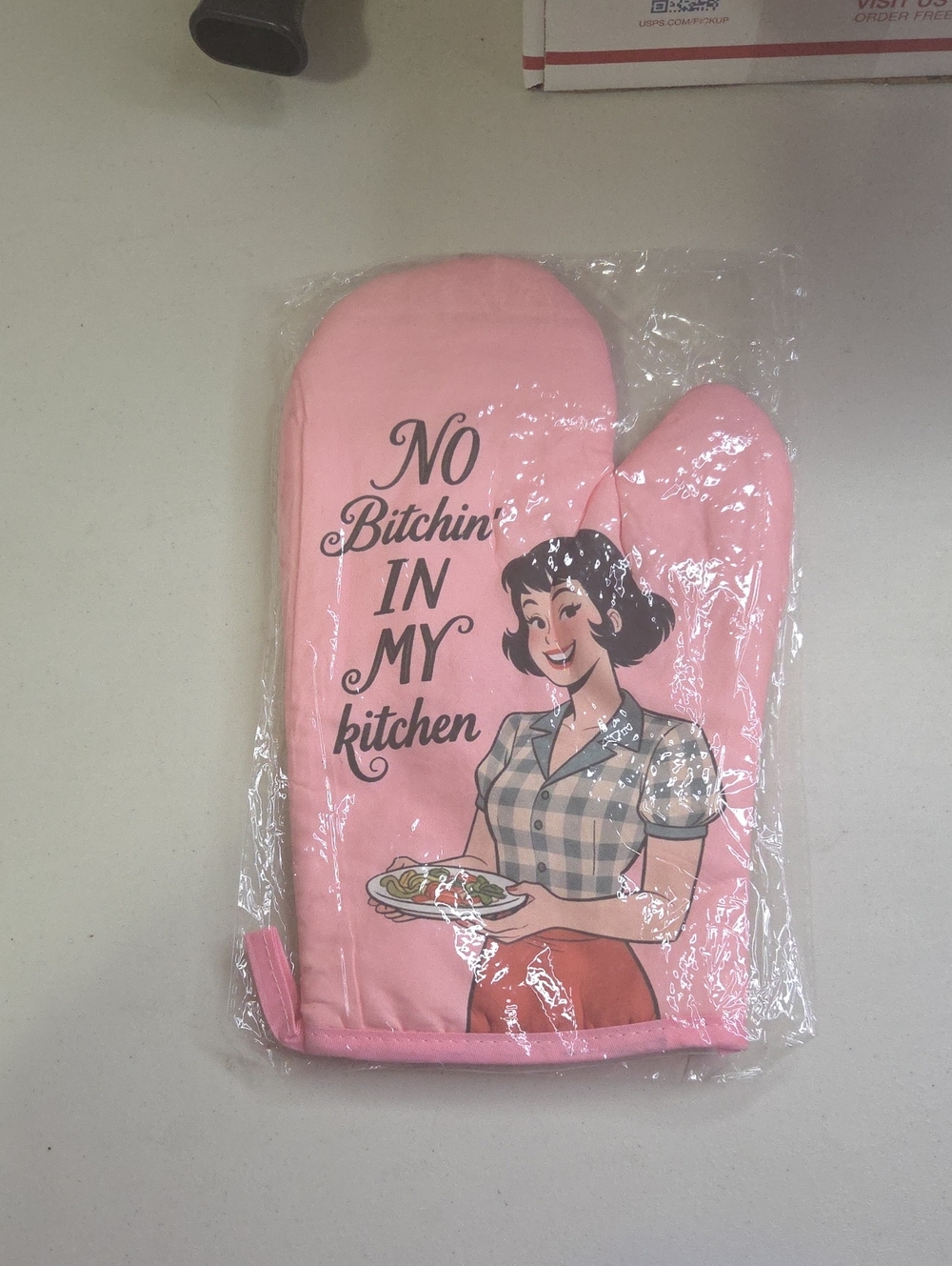 Retro Pink Oven Mitt - No Bitchin' In My Kitchen